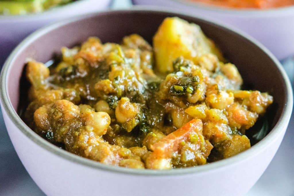 Chikpea xacuti curry in a pink bowl