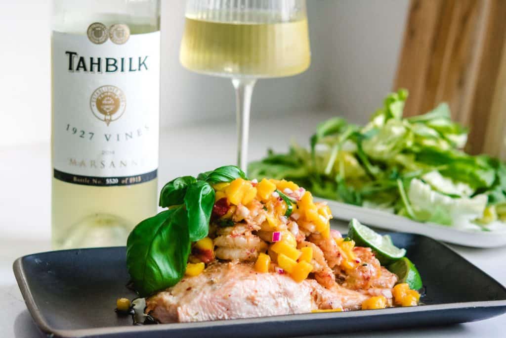 Tahblik 19287 Vines with Salmon and mango dish